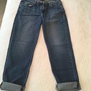 Classic Levi’s boyfriend jeans